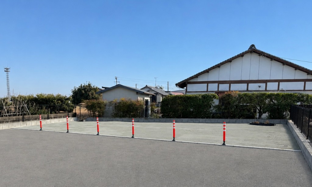 屋外レンタルスペース入口付近（オレンジポール境界）